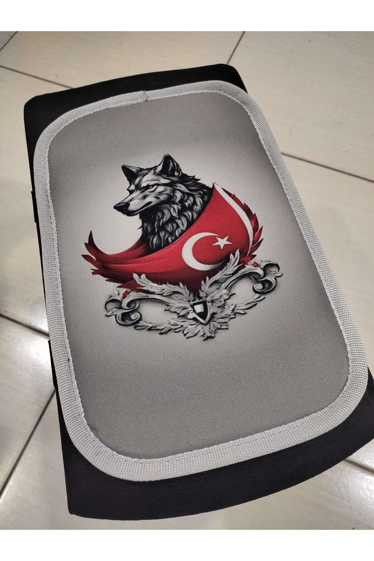 DİJİTAL BOZKURT&BAYRAK BASKI Oto Kol Dayama Minderi 29x19 Cm Kaymaz Alt Yüzey (LASTİKLİ SABİTLEME)