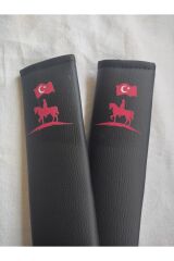 DİJİTAL ATLI TÜRK BAYRAĞI BASKILI SİYAH Araç Emniyet Koltuk Kemer Kılıfı & Ped 2 ADET (SUNİ DERİ)