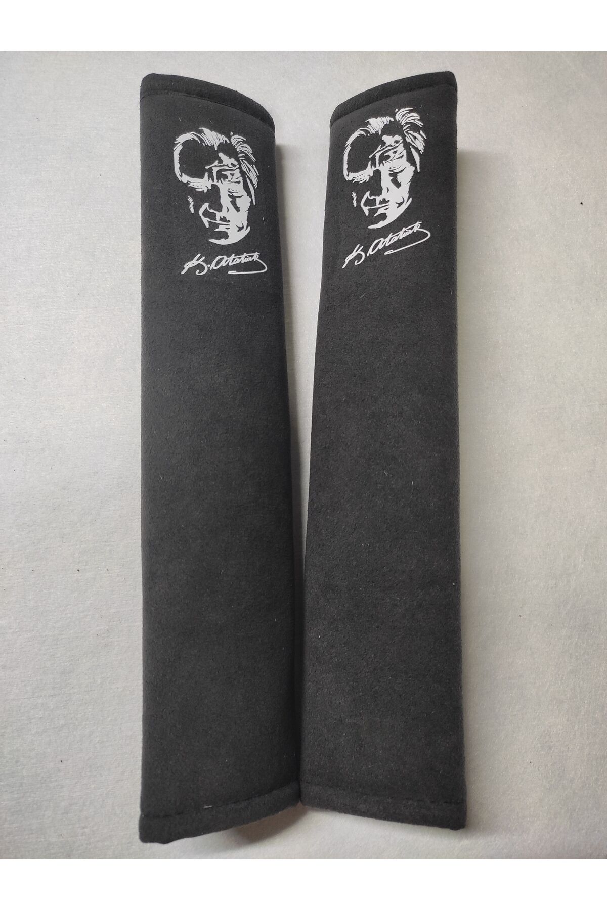 DİJİTAL ATATÜRK BASKILI BEYAZ BASKI ANTRASİT ALAKANTARA Araç Emniyet  Kemer Kılıfı & Ped (2 ADET)